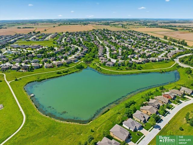 12427 S 79 Avenue, Papillion, NE 68046