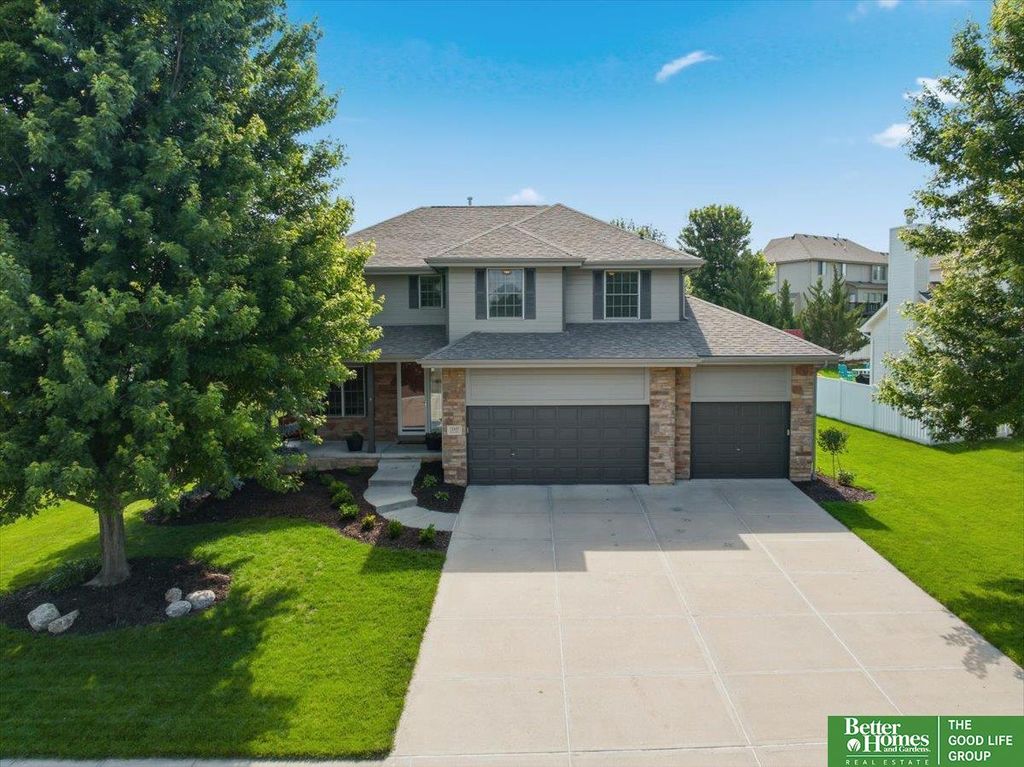 12427 S 79 Avenue, Papillion, NE 68046