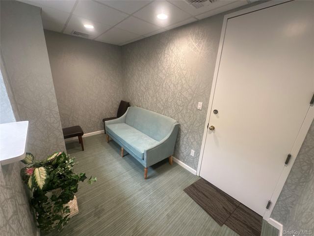 135 Rockaway Turnpike 106, Lawrence, NY 11559