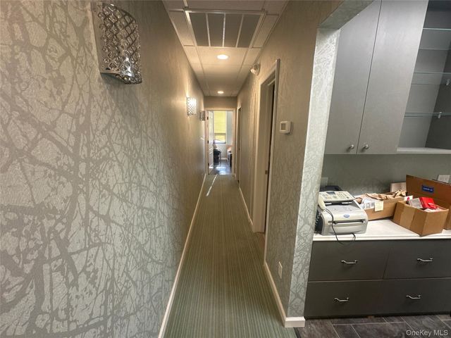 135 Rockaway Turnpike 106, Lawrence, NY 11559