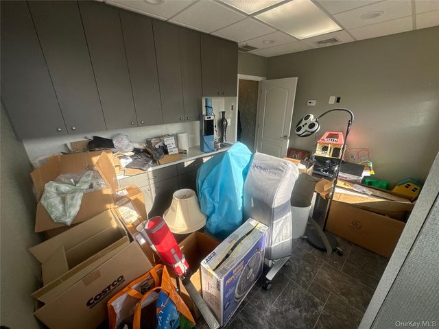 135 Rockaway Turnpike 106, Lawrence, NY 11559