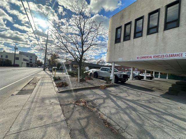 135 Rockaway Turnpike 106, Lawrence, NY 11559