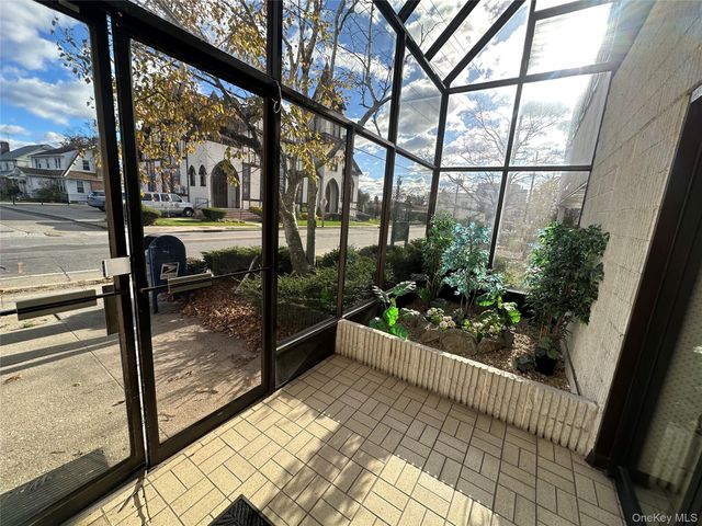 135 Rockaway Turnpike 106, Lawrence, NY 11559