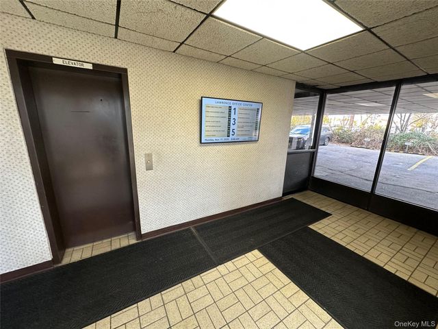135 Rockaway Turnpike 106, Lawrence, NY 11559