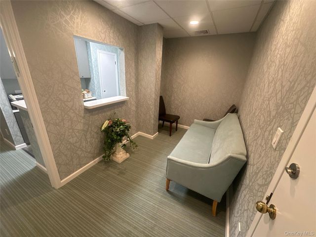 135 Rockaway Turnpike 106, Lawrence, NY 11559