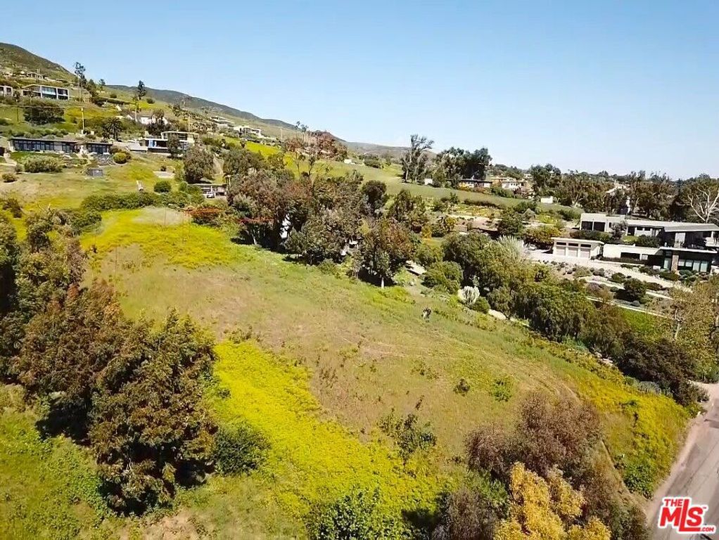 Image 23 of property listing at 30053 Harvester Road, Malibu, CA 90265