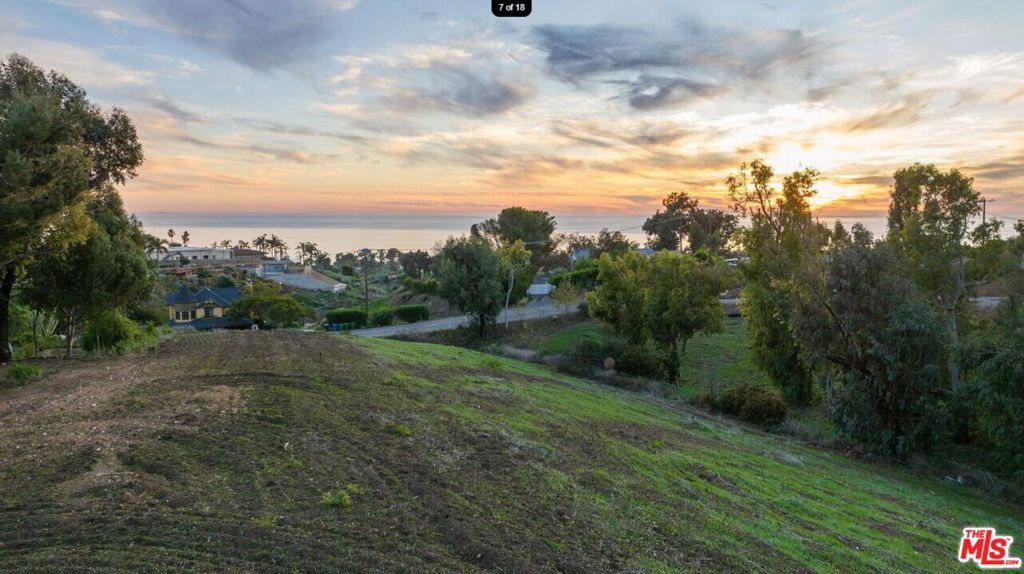 Image 25 of property listing at 30053 Harvester Road, Malibu, CA 90265