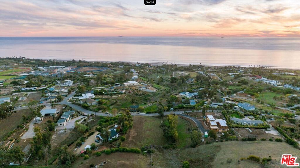 Image 27 of property listing at 30053 Harvester Road, Malibu, CA 90265