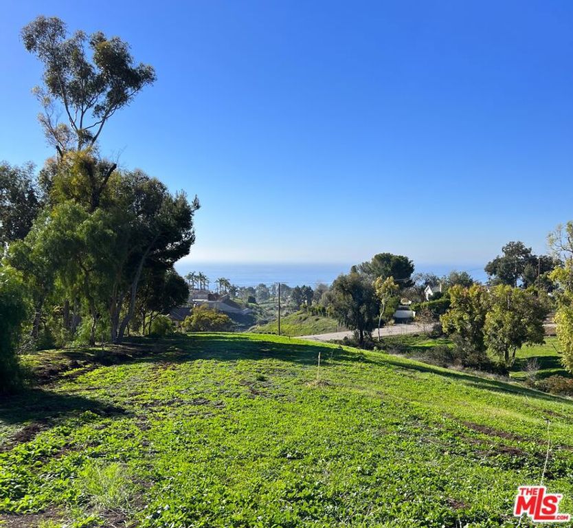 Image 3 of property listing at 30053 Harvester Road, Malibu, CA 90265
