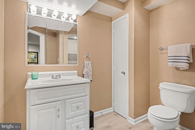 726 GENTLE BREEZE CT, Herndon, VA 20170