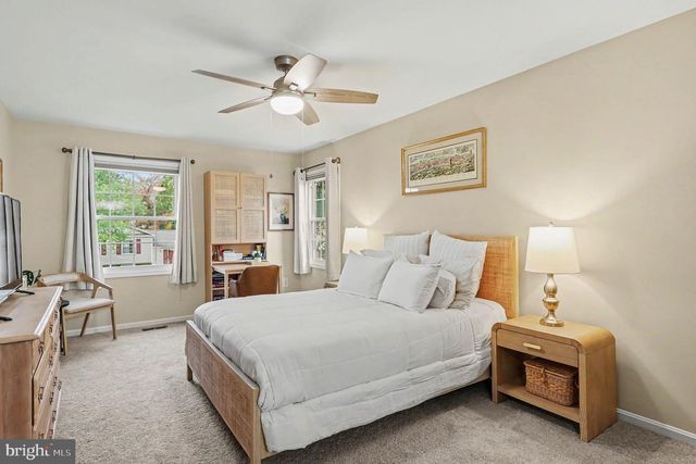 726 GENTLE BREEZE CT, Herndon, VA 20170