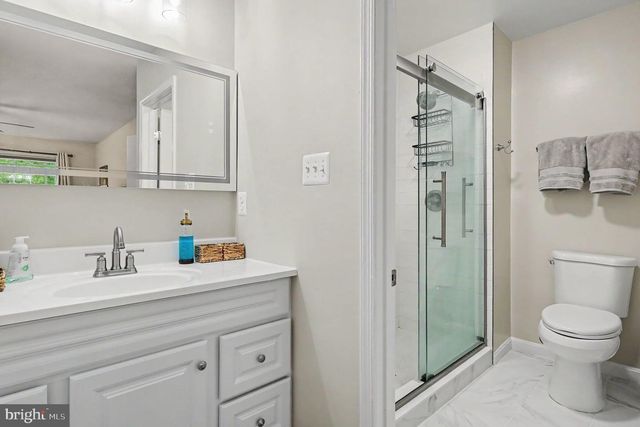 726 GENTLE BREEZE CT, Herndon, VA 20170