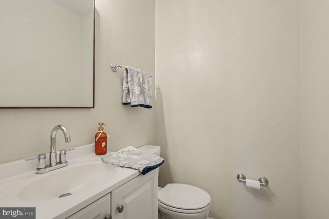 726 GENTLE BREEZE CT, Herndon, VA 20170