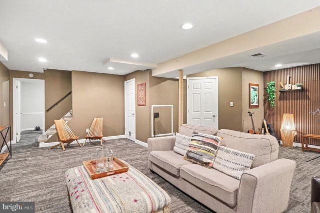 726 GENTLE BREEZE CT, Herndon, VA 20170