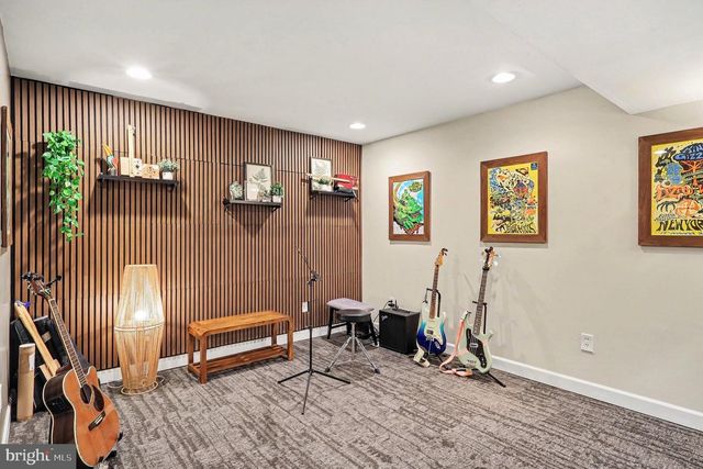726 GENTLE BREEZE CT, Herndon, VA 20170