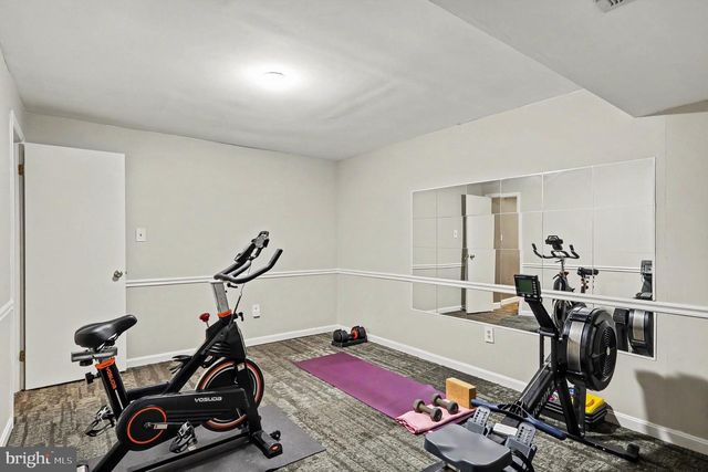 726 GENTLE BREEZE CT, Herndon, VA 20170