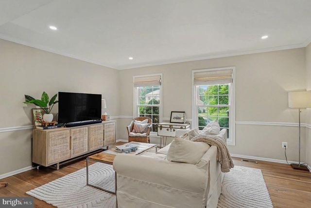 726 GENTLE BREEZE CT, Herndon, VA 20170