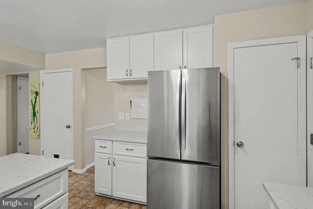 726 GENTLE BREEZE CT, Herndon, VA 20170