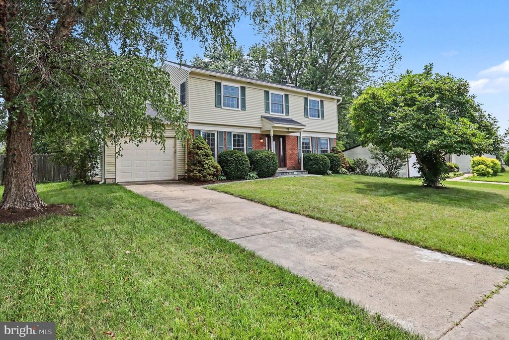 726 GENTLE BREEZE CT, Herndon, VA 20170
