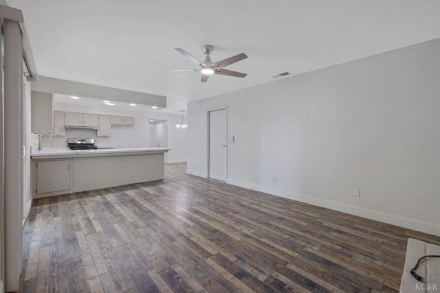 936 W Harter Avenue, Visalia, CA 93277