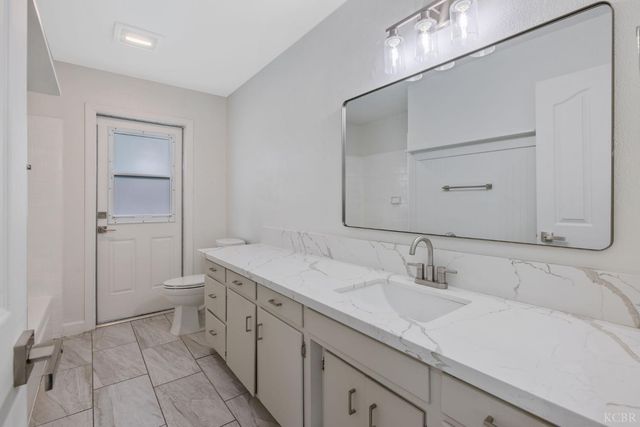 936 W Harter Avenue, Visalia, CA 93277