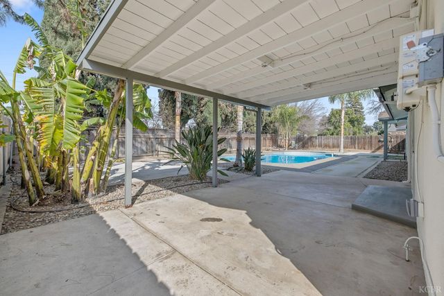 936 W Harter Avenue, Visalia, CA 93277