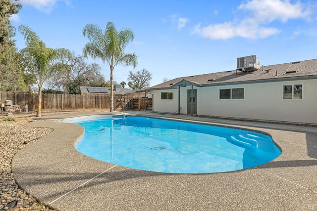 936 W Harter Avenue, Visalia, CA 93277