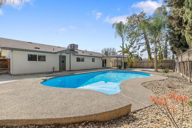 936 W Harter Avenue, Visalia, CA 93277