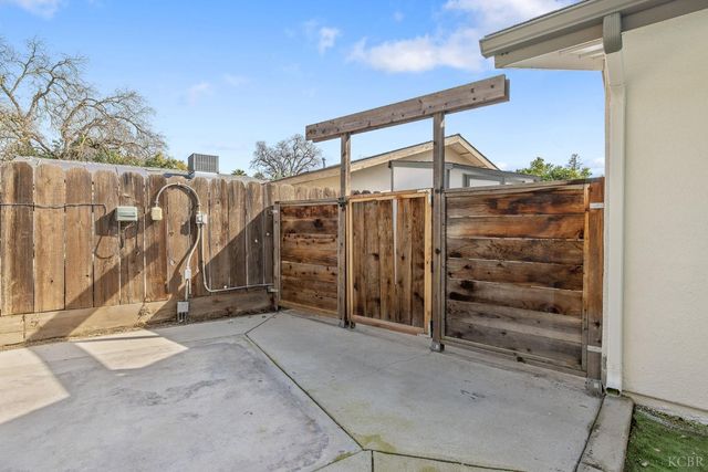 936 W Harter Avenue, Visalia, CA 93277