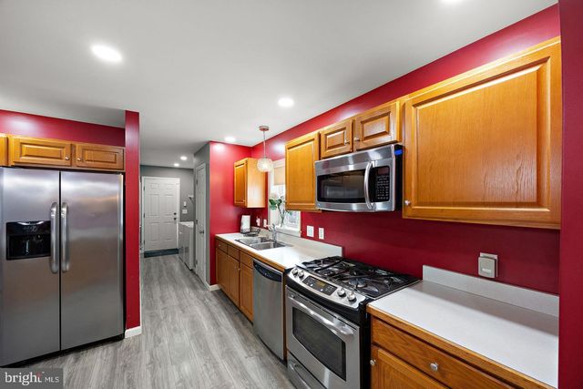16 BARBERRY CT, Newark, DE 19702