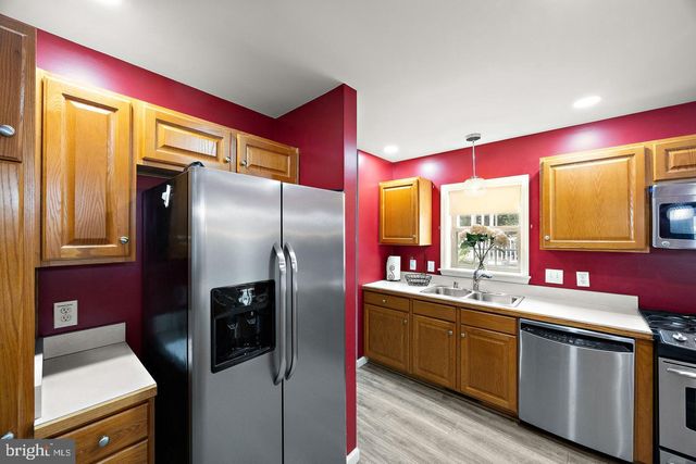 16 BARBERRY CT, Newark, DE 19702