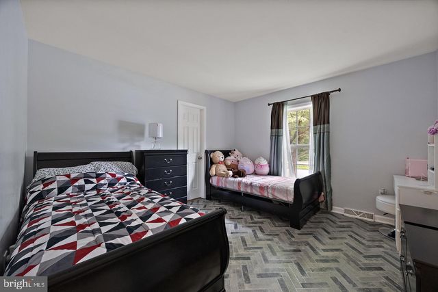 16 BARBERRY CT, Newark, DE 19702