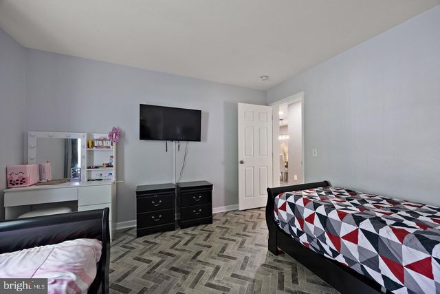16 BARBERRY CT, Newark, DE 19702