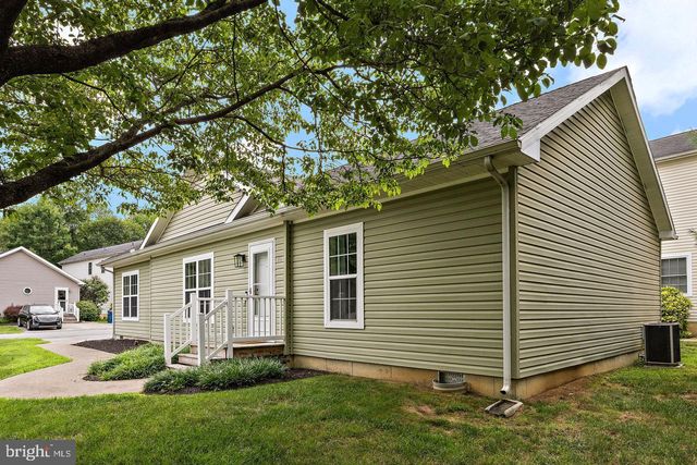 16 BARBERRY CT, Newark, DE 19702