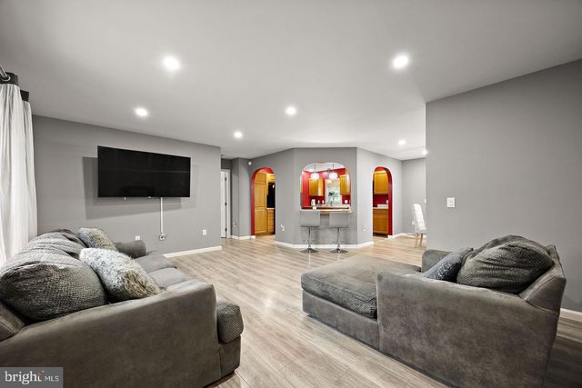 16 BARBERRY CT, Newark, DE 19702