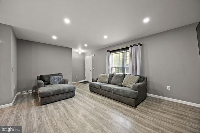 16 BARBERRY CT, Newark, DE 19702