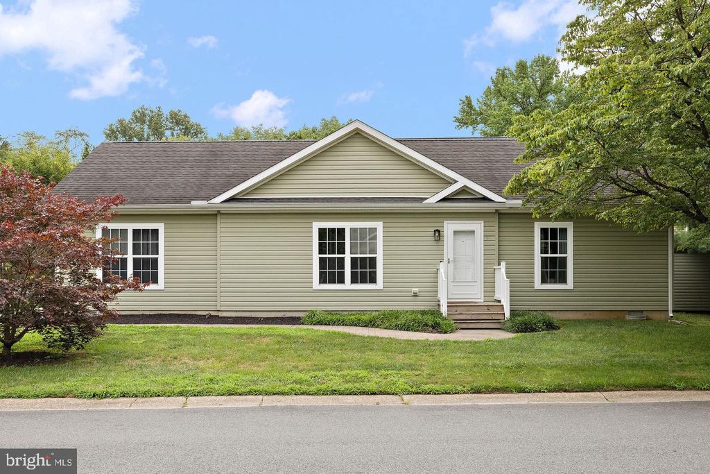 16 BARBERRY CT, Newark, DE 19702