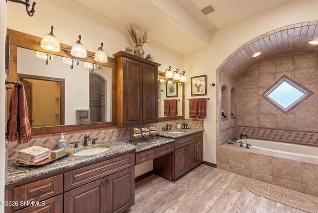 2608 Calle Porton, Las Cruces, NM 88007