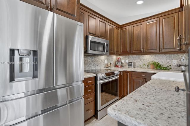 11260 SW 48th St, Miami, FL 33165