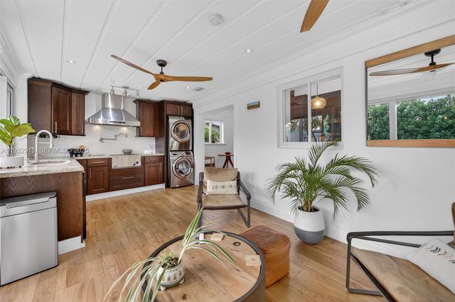 11260 SW 48th St, Miami, FL 33165