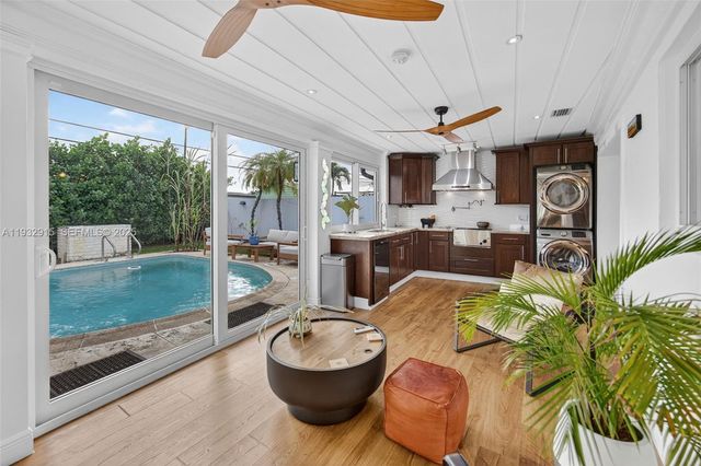 11260 SW 48th St, Miami, FL 33165