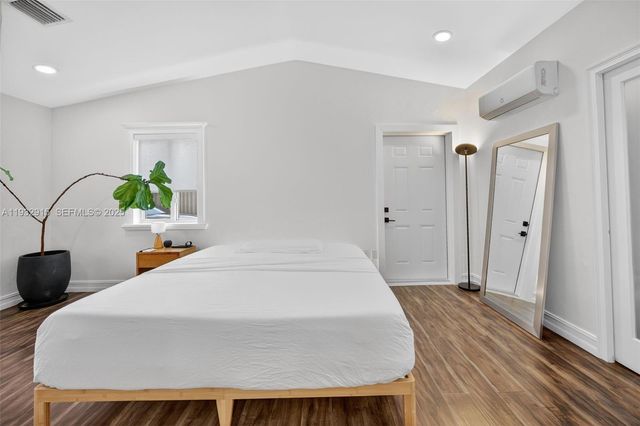 11260 SW 48th St, Miami, FL 33165