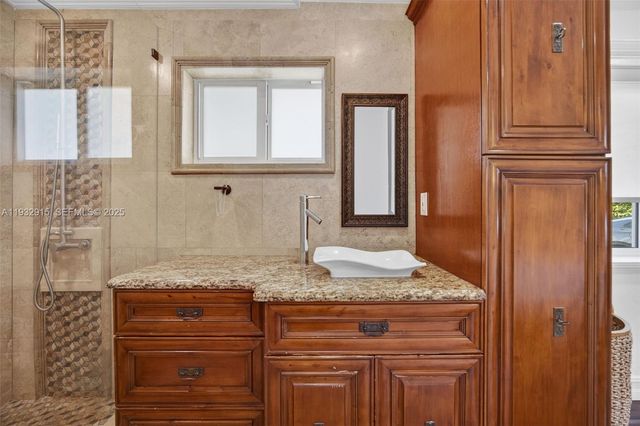 11260 SW 48th St, Miami, FL 33165