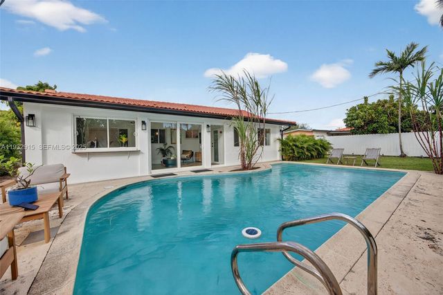 11260 SW 48th St, Miami, FL 33165