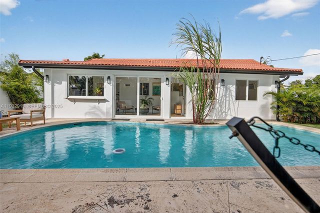 11260 SW 48th St, Miami, FL 33165