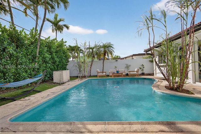 11260 SW 48th St, Miami, FL 33165