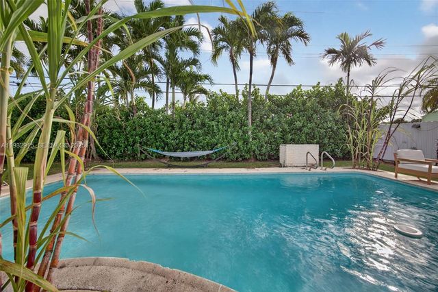 11260 SW 48th St, Miami, FL 33165