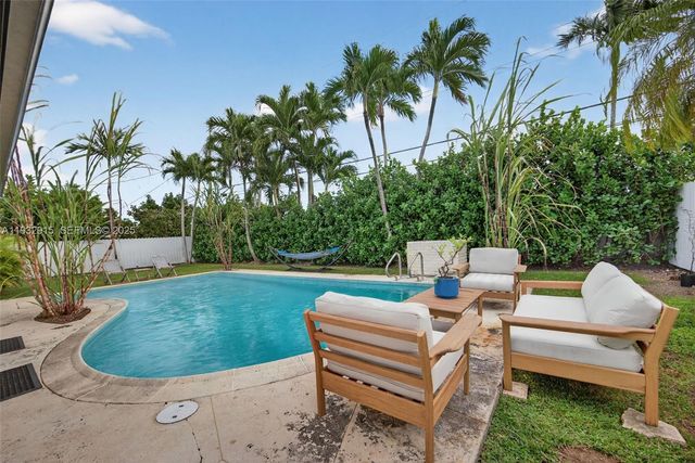 11260 SW 48th St, Miami, FL 33165