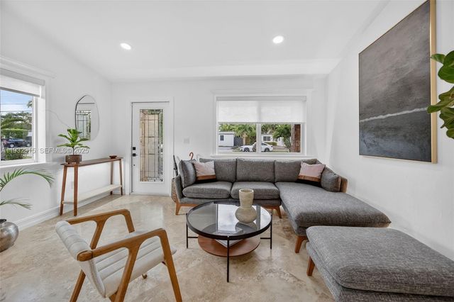 11260 SW 48th St, Miami, FL 33165