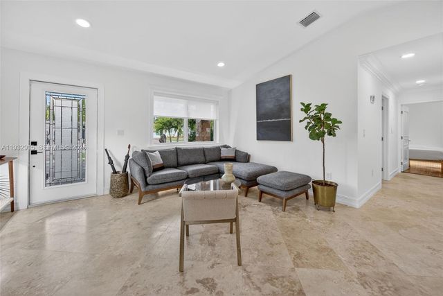 11260 SW 48th St, Miami, FL 33165